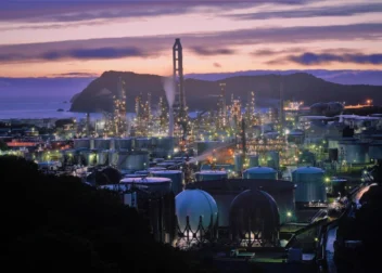 IA para revisar contratos de mantenimiento industrial