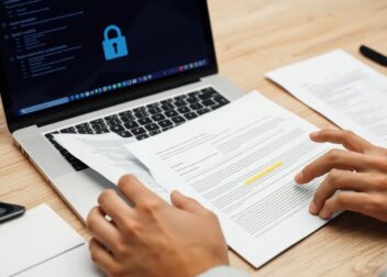 Abogados en Asesor.Legal utiliza nuestro asistente virtual con ia para analizar contratos de telefonia