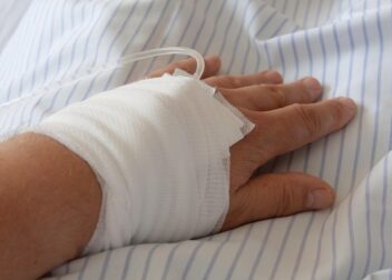 Cómo reclamar a una aseguradora sanitaria por mala praxis en hospital privado