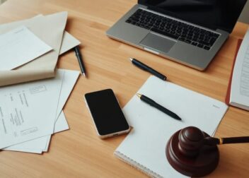 Abogados en Asesor.Legal inteligencia artificial como te ayuda un abogado con datos responsabilidad y propiedad intelectual