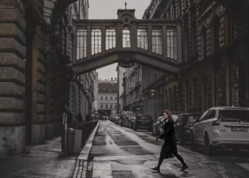 Acompañamiento jurídico en transmisión de VTC entre sociedades