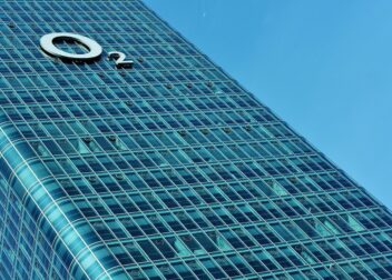 Regularización 2026 o arraigo familiar comparativa