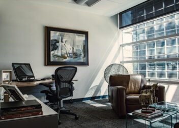 Abogados en Asesor.Legal | Asesoría legal para Precio por revisión de contrato de compraventa de licencia VTC Precio por revisión de contrato de compraventa de licencia VTC