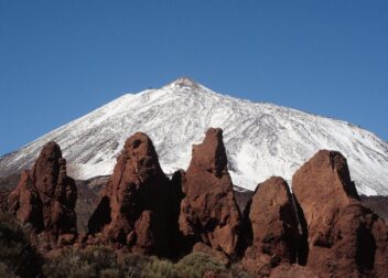 Busco en Tenerife abogado de extranjería para regularización 2026 y revisión completa del expediente
