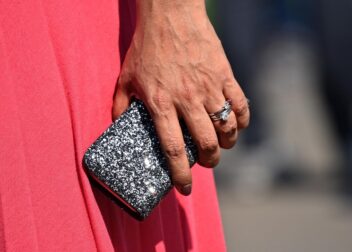 Qué cláusulas usar para retener parte del pago hasta inscripción VTC