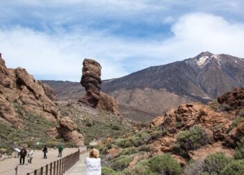 Busco en Tenerife abogado de extranjería para regularización 2026 y revisión completa del expediente