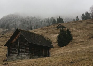 Abogado para interponer demanda contra okupas en chalets y fincas rústicas