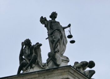 Servicios jurídicos para el lanzamiento judicial y toma de posesión efectiva