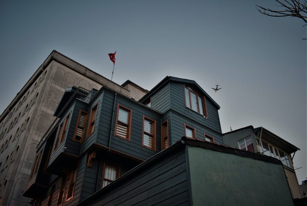 Abogado para recurrir sanción municipal por vivienda supuestamente vacía