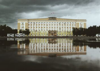 Cuánto cuesta iniciar acciones legales como interino en España con abogado