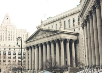 Precio de abogado para interinos en litigios administrativos especializados