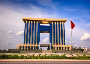 Precio de abogado para interinos en Extremadura: reclamaciones laborales