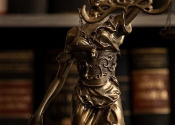 Cuánto cuesta defenderse de reclamaciones económicas como interino