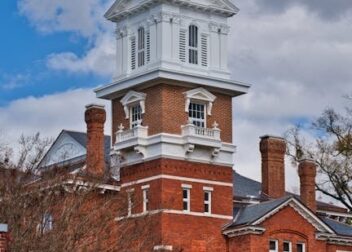 Elegir abogado para interinos en Madrid: criterios clave según tu caso