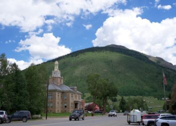 Cómo elegir abogado para interinos en procedimientos contenciosos