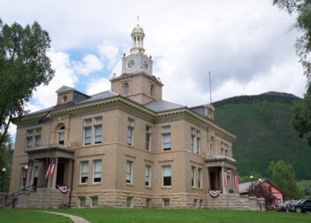 Cuánto cuesta reclamar estabilidad laboral como interino con abogado especialista