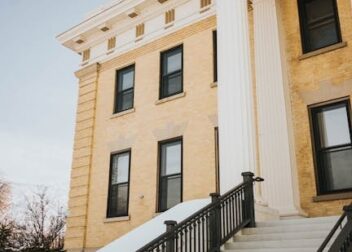 Cuánto cuesta reclamar indemnización tras cese de interino