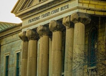 Cómo elegir abogado contencioso administrativo para interinos en Galicia