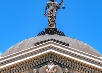 Cómo evitar estafas al contratar abogado para abuso de temporalidad