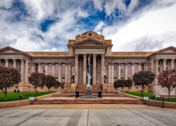 Precio de abogado para interinos en recursos administrativos completos