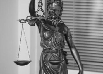 Coste de abogado para interinos en procesos judiciales completos en administración pública