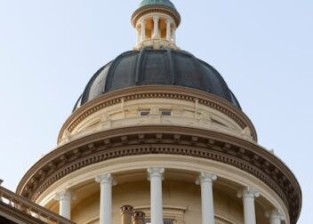 Coste de abogado para interinos en procesos judiciales administrativos avanzados