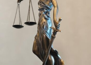 Precio de mediación legal para interinos en conflictos laborales públicos