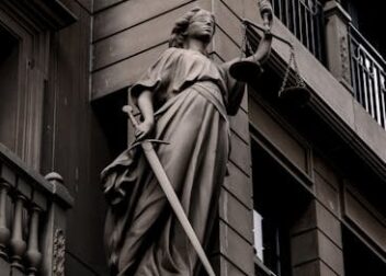 Coste de abogado para interinos en procesos administrativos iniciales