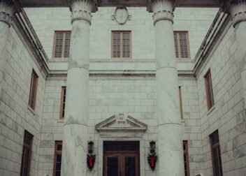 Cómo elegir abogado para interinos en Cantabria evitando riesgos