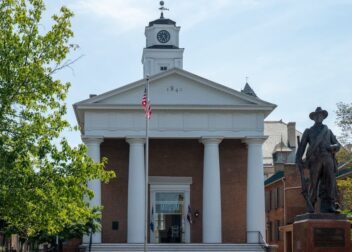 Cuánto cuesta reclamar indemnización con abogado especialista en interinos