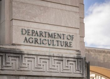 Coste de abogado para interinos en procesos judiciales contenciosos completos