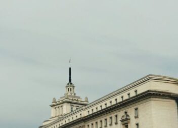 Abogado de interinos en Málaga: qué revisar antes de firmar hoja de encargo