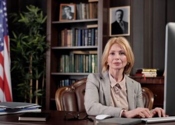 Precio de abogado para interinos en recursos contenciosos especializados