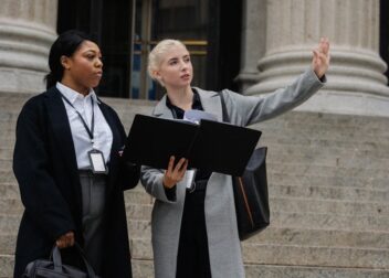 Coste de abogado para interinos en procesos de apelación