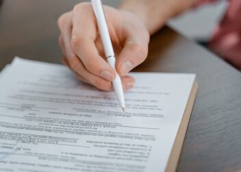 Abogados de interinos en España: cómo detectar opiniones reales y fiables