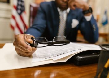 Honorarios por defensa de interinos en conflictos laborales públicos