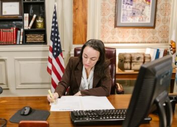 Honorarios por defensa de interinos en el Tribunal Supremo