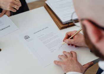 Cuánto cuesta defenderse como interino ante la administración pública