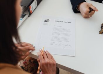 Abogados que llevan casos de fijeza: qué resultados analizar antes de contratar