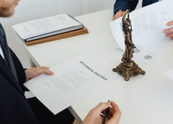 Coste de abogado para interinos en procedimientos judiciales avanzados