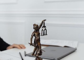 Coste de abogado para interinos en procesos judiciales completos en España