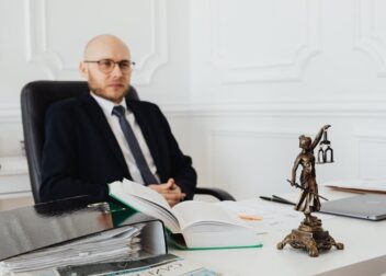 Honorarios por éxito en indemnización de interinos: qué debes saber