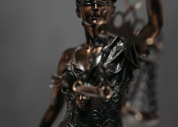 Precio de abogado para interinos en procedimientos urgentes