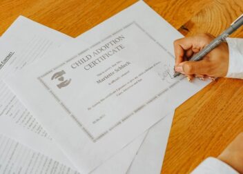 Honorarios por defensa de interinos en tribunales superiores de justicia