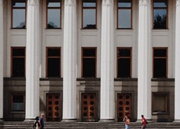 Coste de abogado para interinos en organismos autonómicos