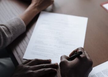 Cuánto cuesta reclamar indemnización como interino en España con abogado